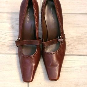 Worthington brown pumps